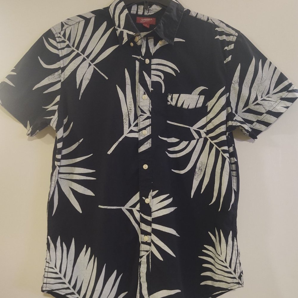 NWOT***Men's Black Palm tree leaves Casual Short Sleeve Shirt